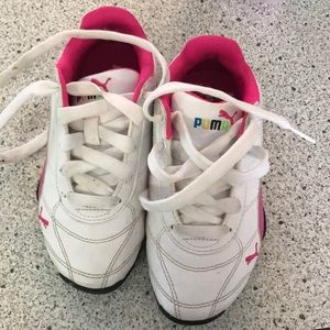 Girls puma shoes, in great shape